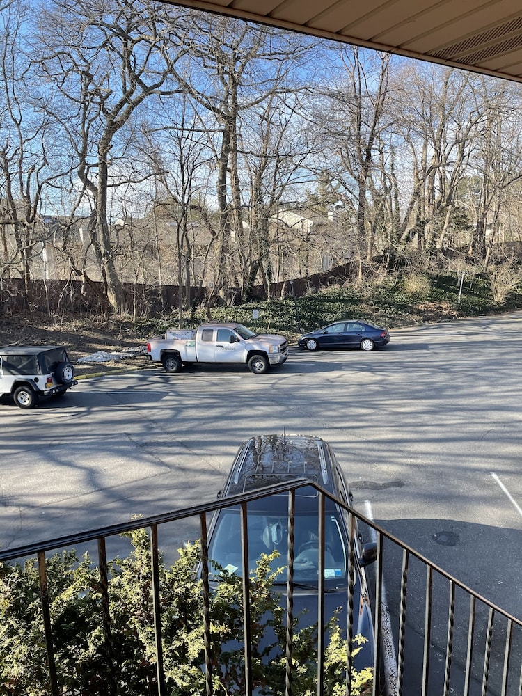 SureStay Plus by Best Western Woodbury Inn 28/35