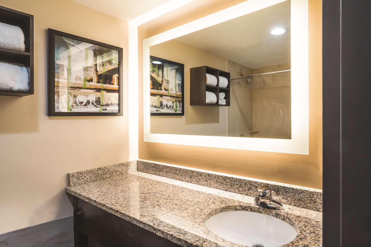 La Quinta Inn & Suites by Wyndham Brooklyn Downtown 23/24