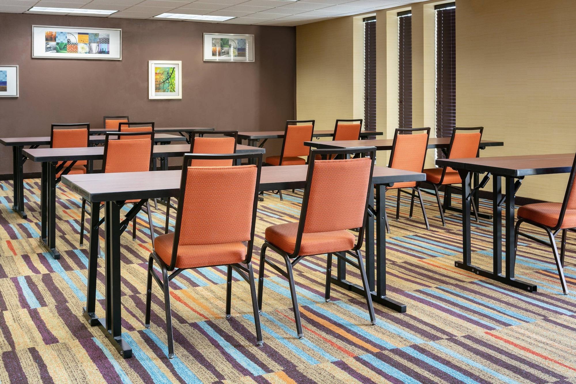 Chester Inn & Suites OH 21/27