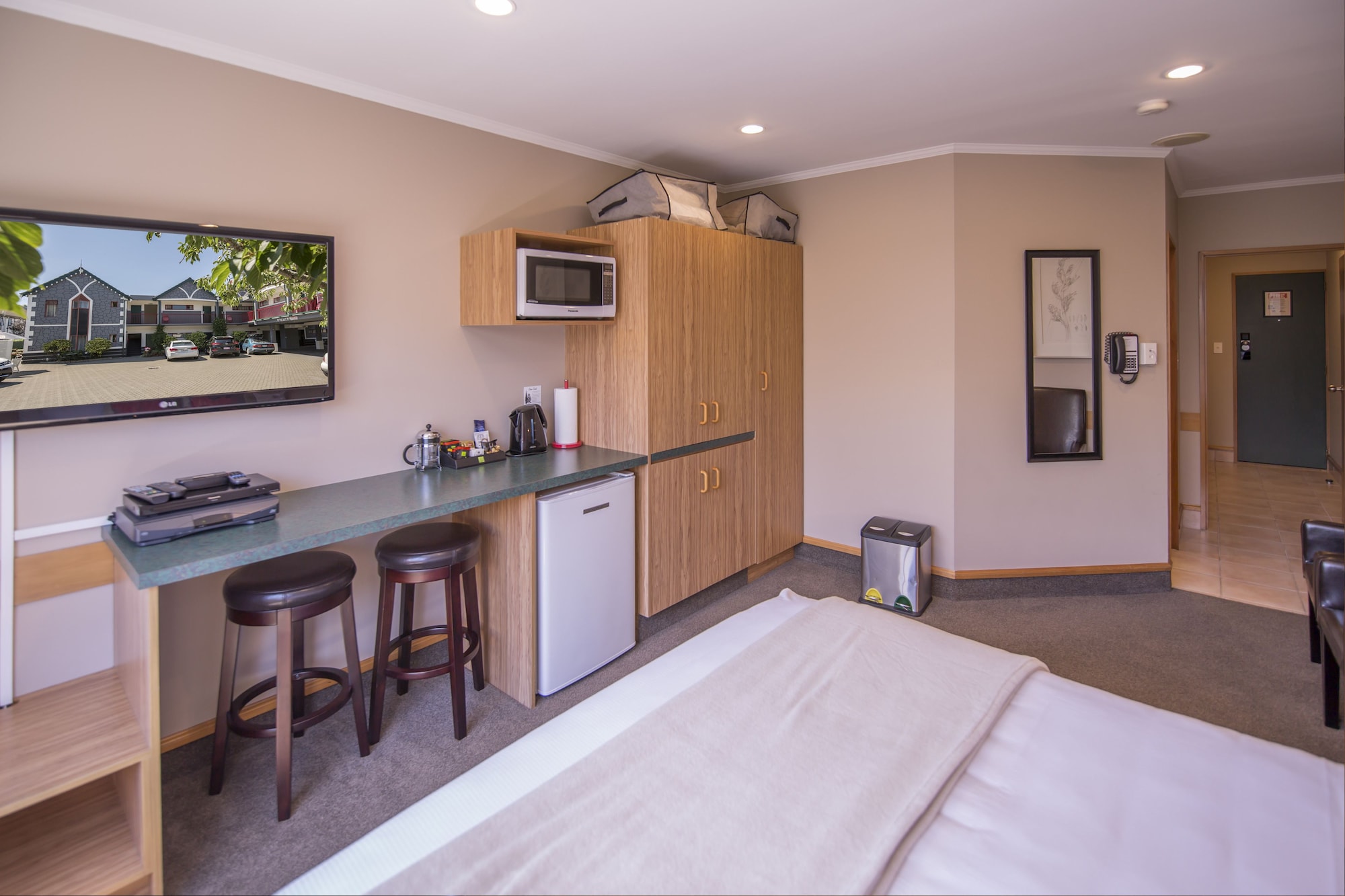 Studio, King Bed, Jetted Tub