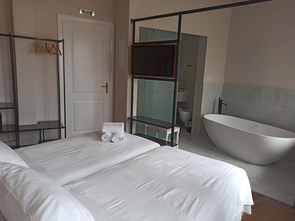 Amphora Hotel 15/50