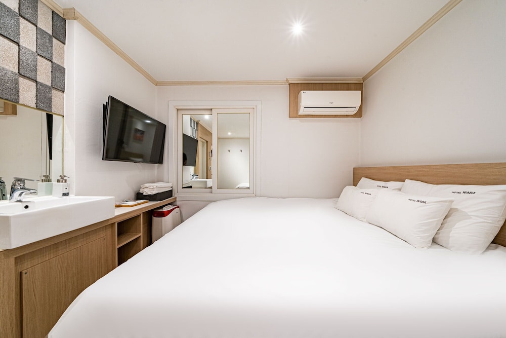 DELUXE, TWIN BEDS
