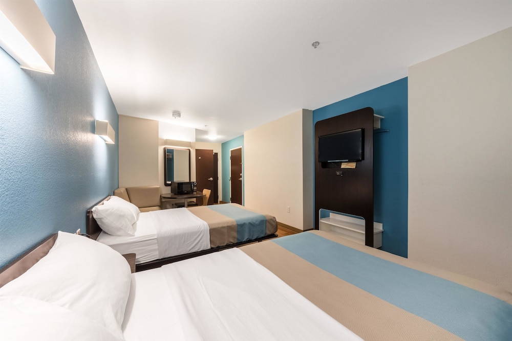 Motel6 Laredo, TX - Airport 30/66