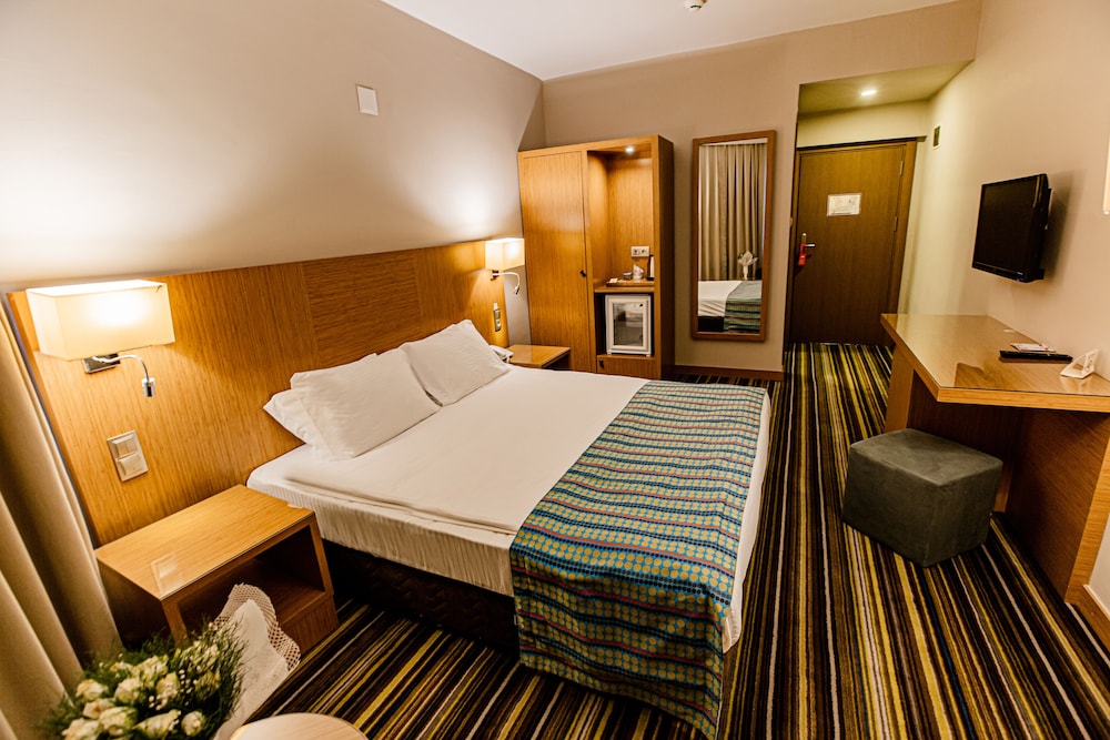 Hotel Mustafa 12/42