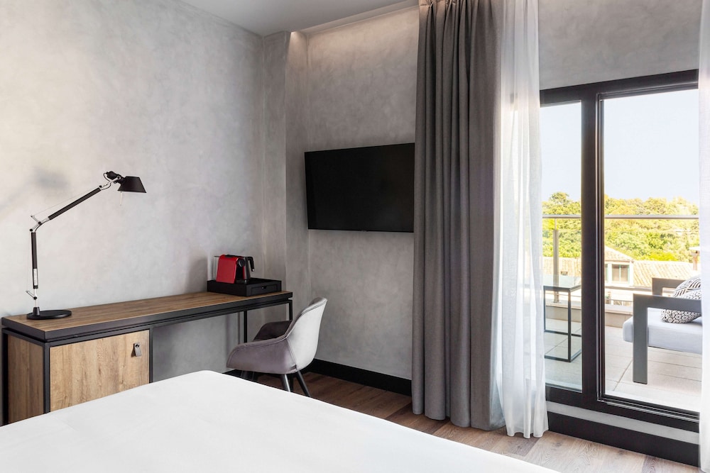 Radisson RED Madrid (ex. Paseo del Arte) 32/70