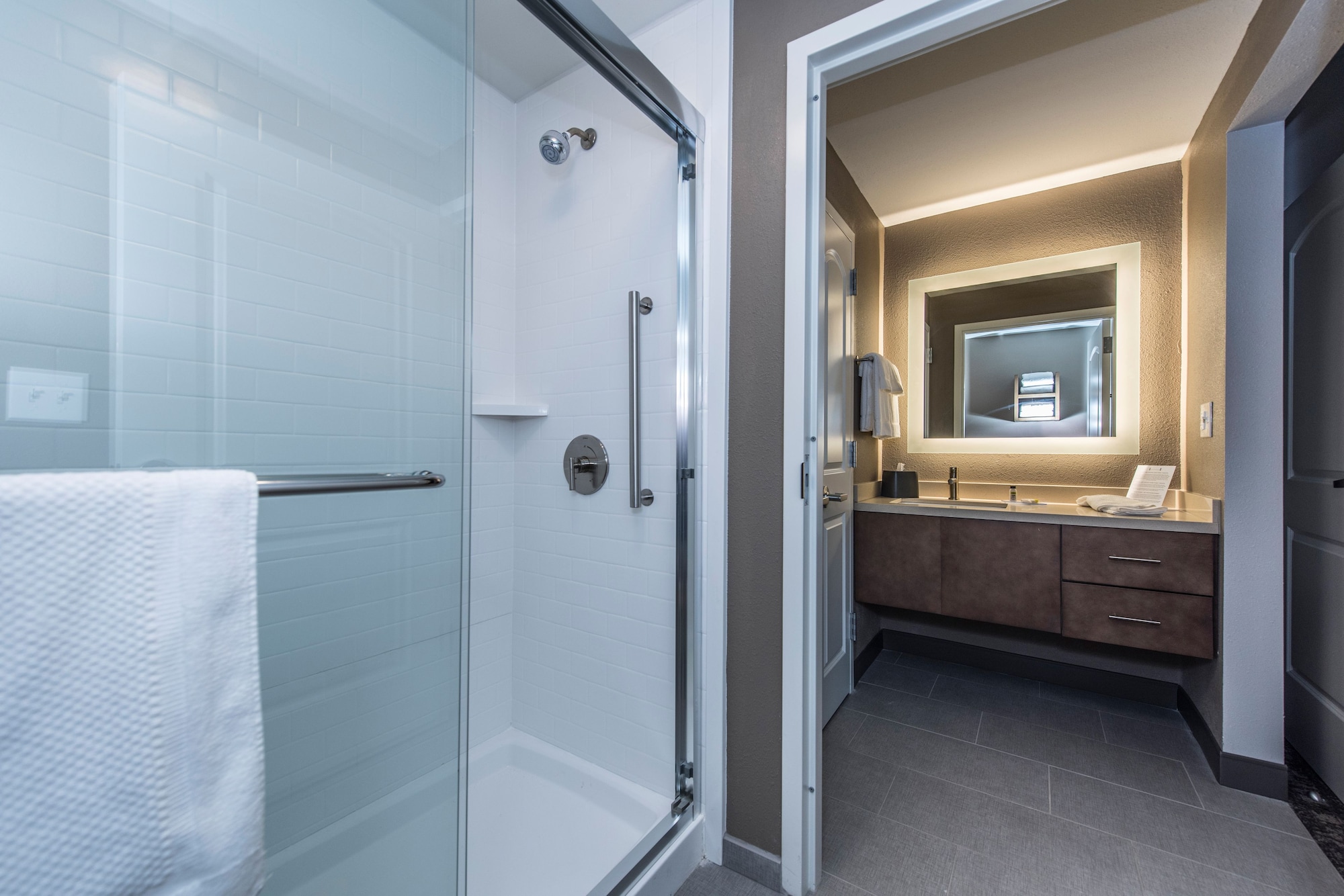 1 Bedroom, Suite, King Bed, Kitchen, STAYBRIDGE SUITES CHARLESTON - MOUNT PLEASANT 2/2