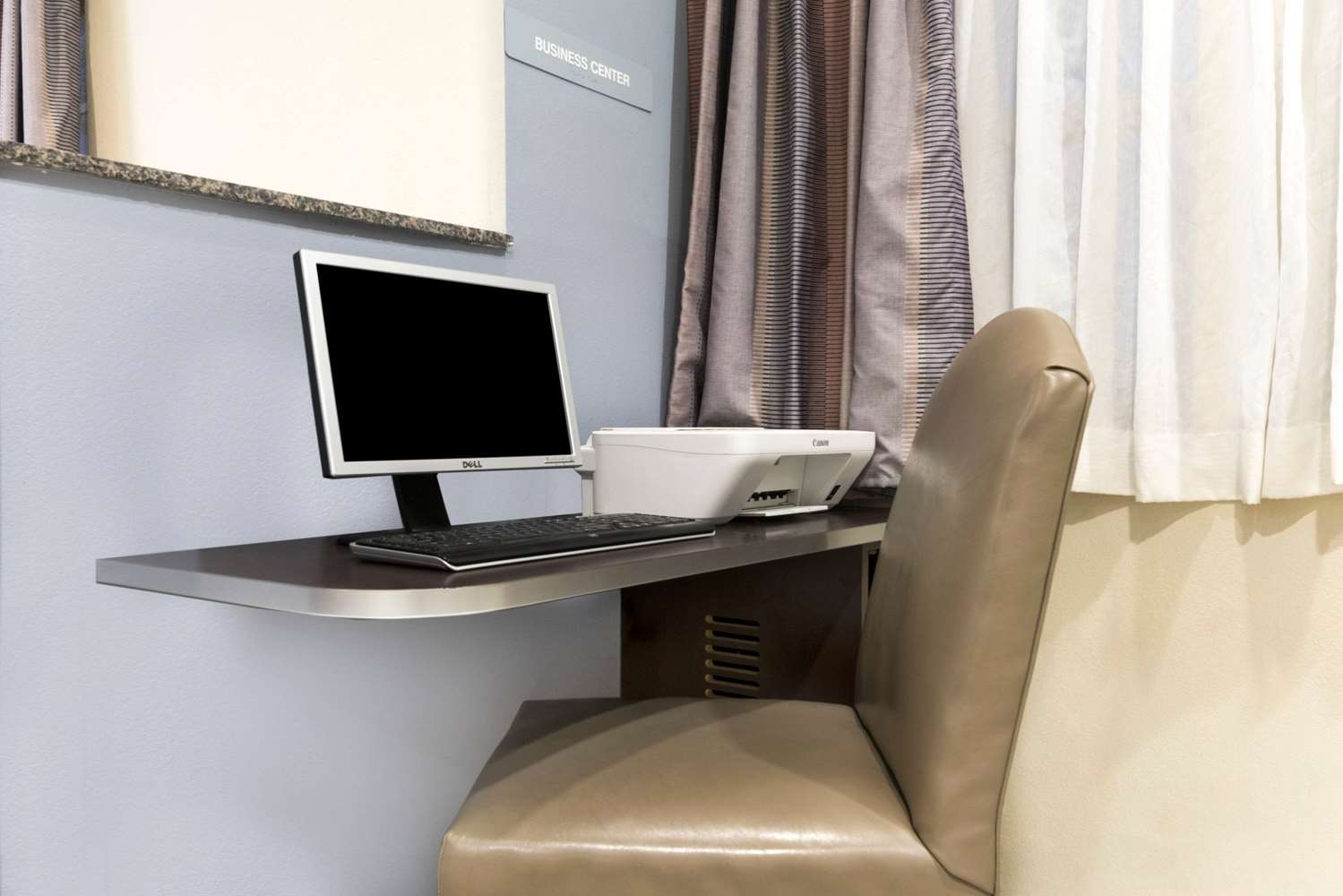 Microtel Inn And Suites Baton Rouge Airport 17/27