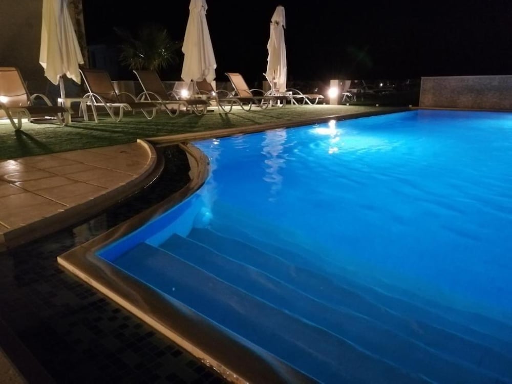 Carisa Suites and Apartments 22/50