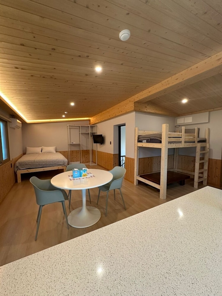 R Guesthouse 53/74
