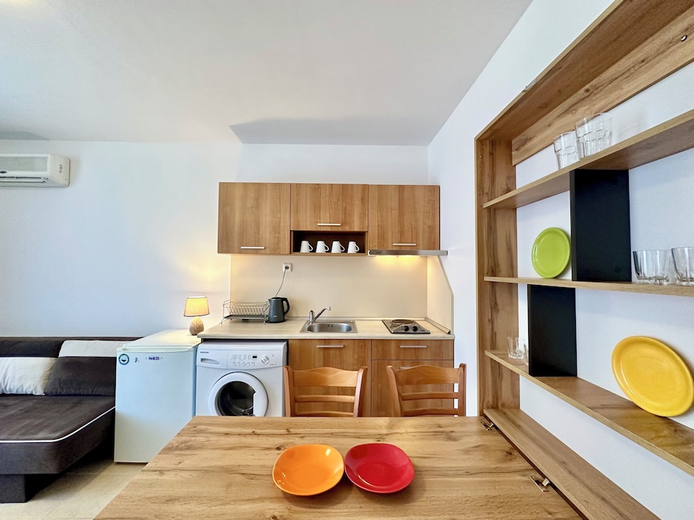 Efir Aparthotel 32/50