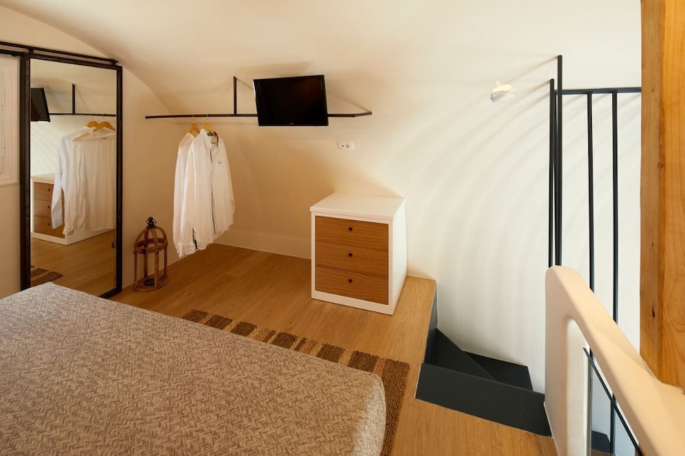 DELUXE, SUITE, TWO STORY