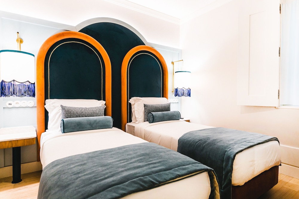1 Bedroom, Superior, Apartment, Queen Bed, Convertible View, Sofa, Terrace
