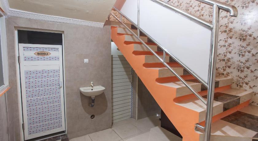 Reddoorz Sedati 15/23