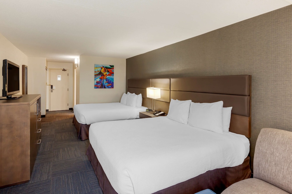 Best Western Plus Toronto Airport Hotel 12/38