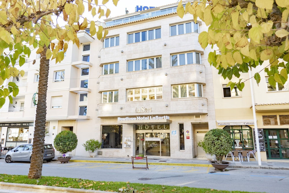 La Sort Hotel 3/50