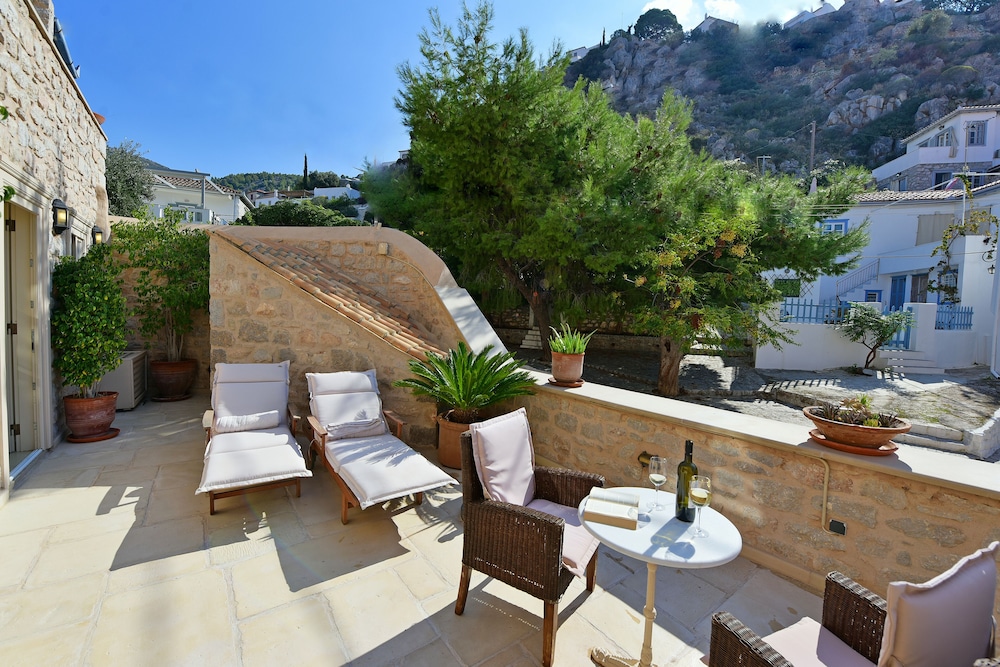 Angelica Boutique Hotel 69/74