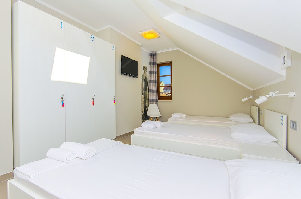 Hostel Dvor 6/44