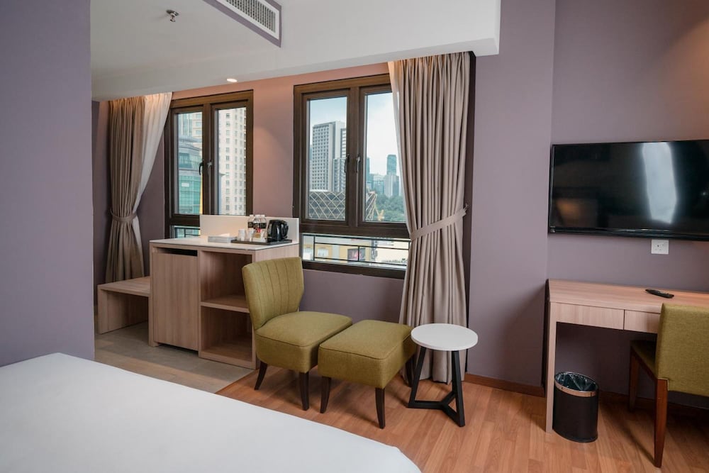M Palace Hotel 33/41