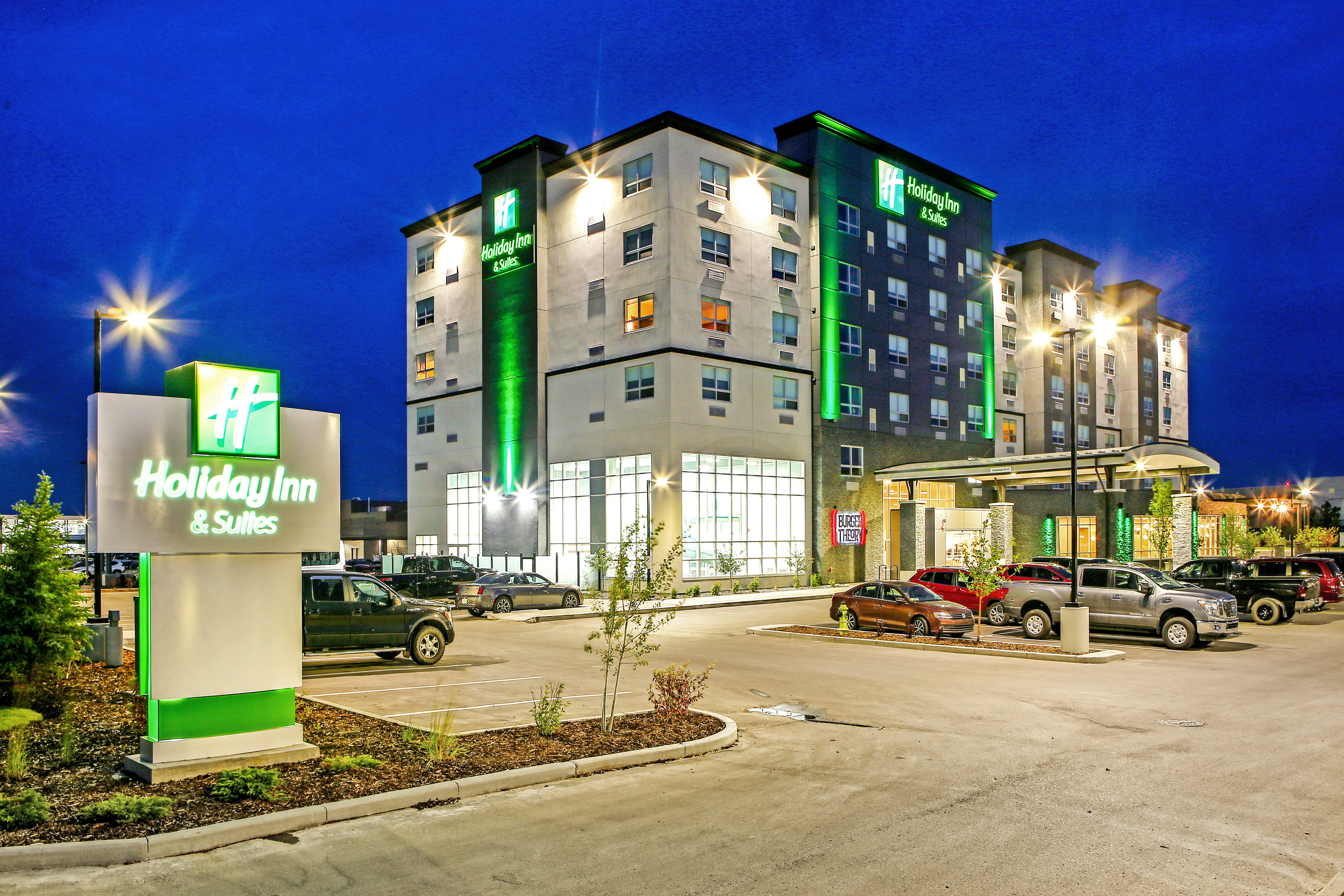 Holiday Inn & Suites Calgary Airport North in CALGARY