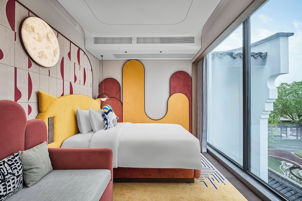 2 Bedrooms, Suite, King Bed, Two Story