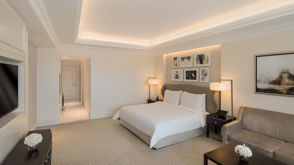 DELUXE, KING BED, CITY VIEW