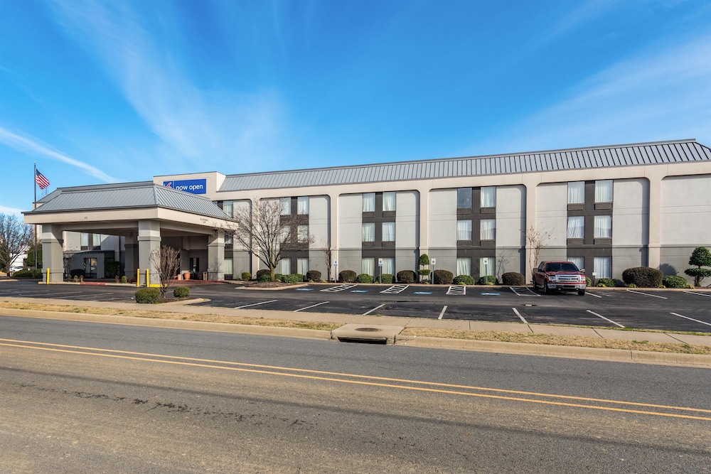 Wingate by Wyndham Conway, AR 48/52