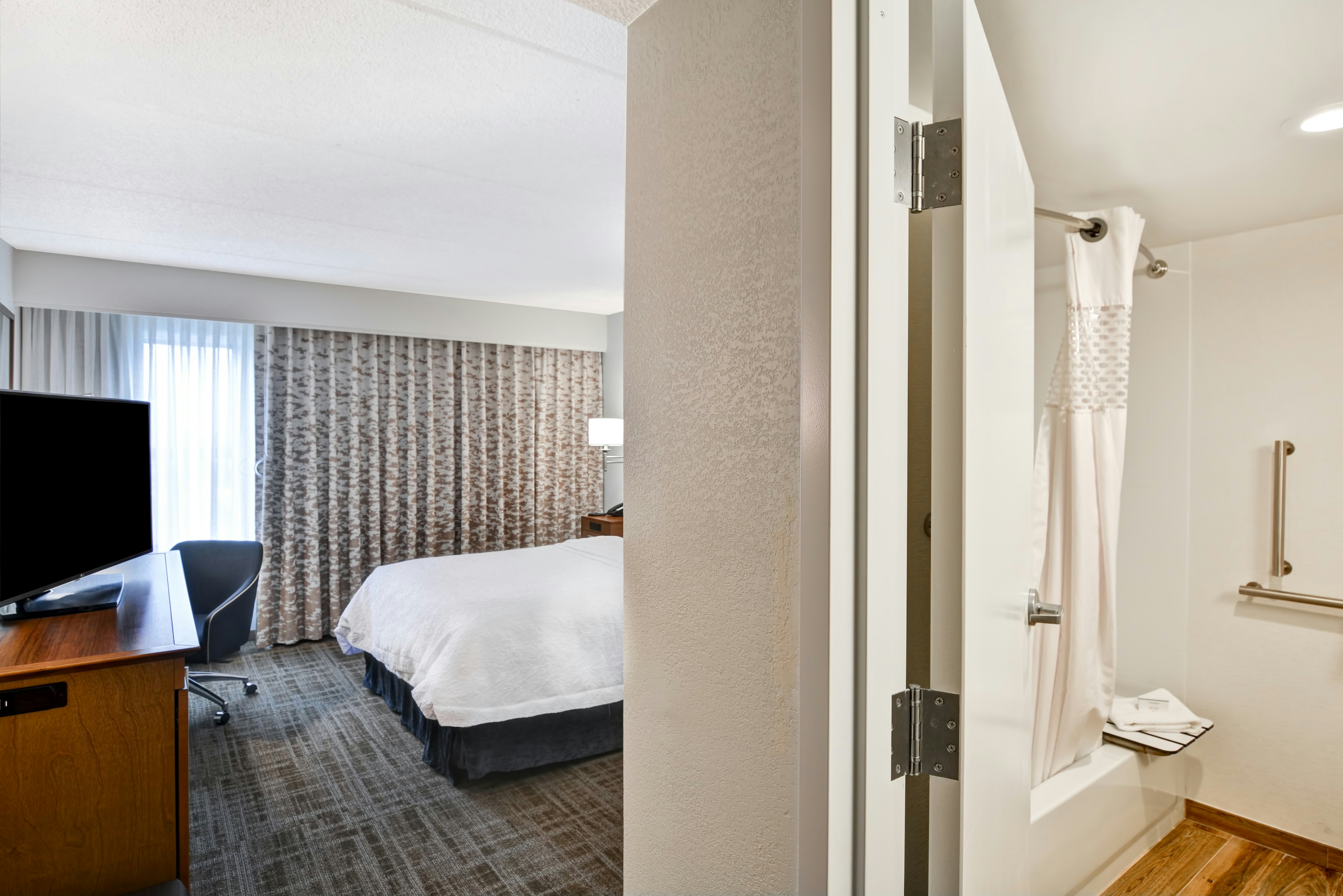 Hampton Inn Albany Wolf Road 27/65