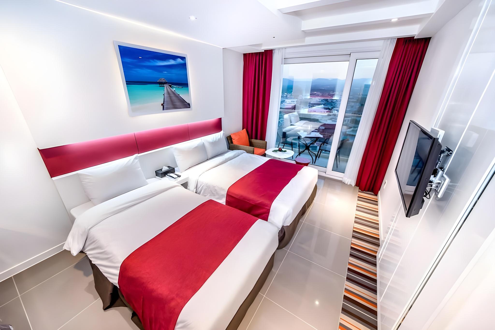Red, Family, Twin Beds, City View