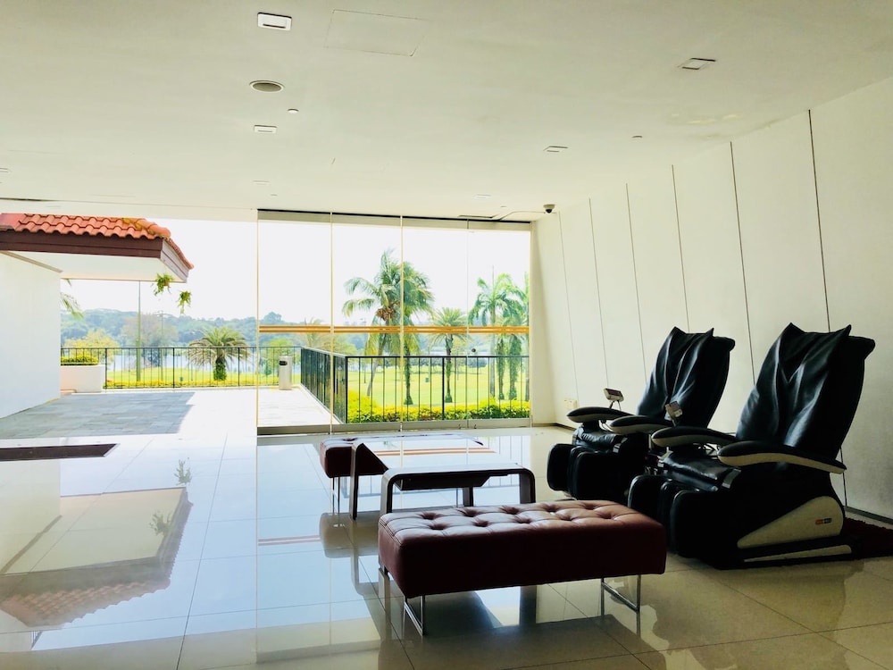 Orchid Country Club 49/64