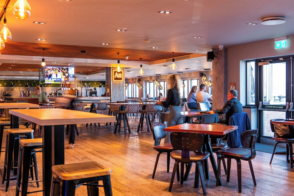 VILLAGE BIRMINGHAM WALSALL - HOTEL & LEISURE CLUB 41/58