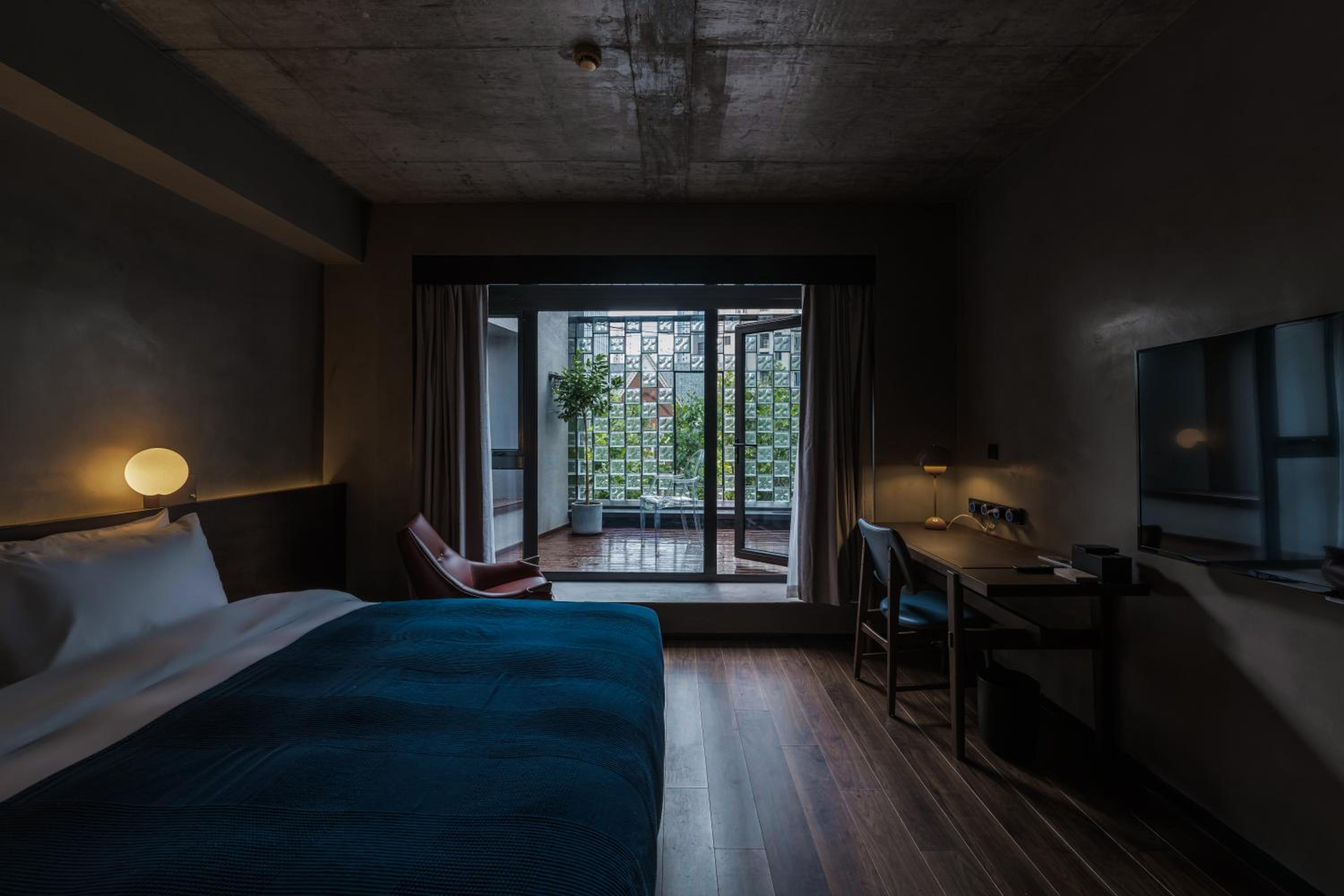 Deluxe, King Bed