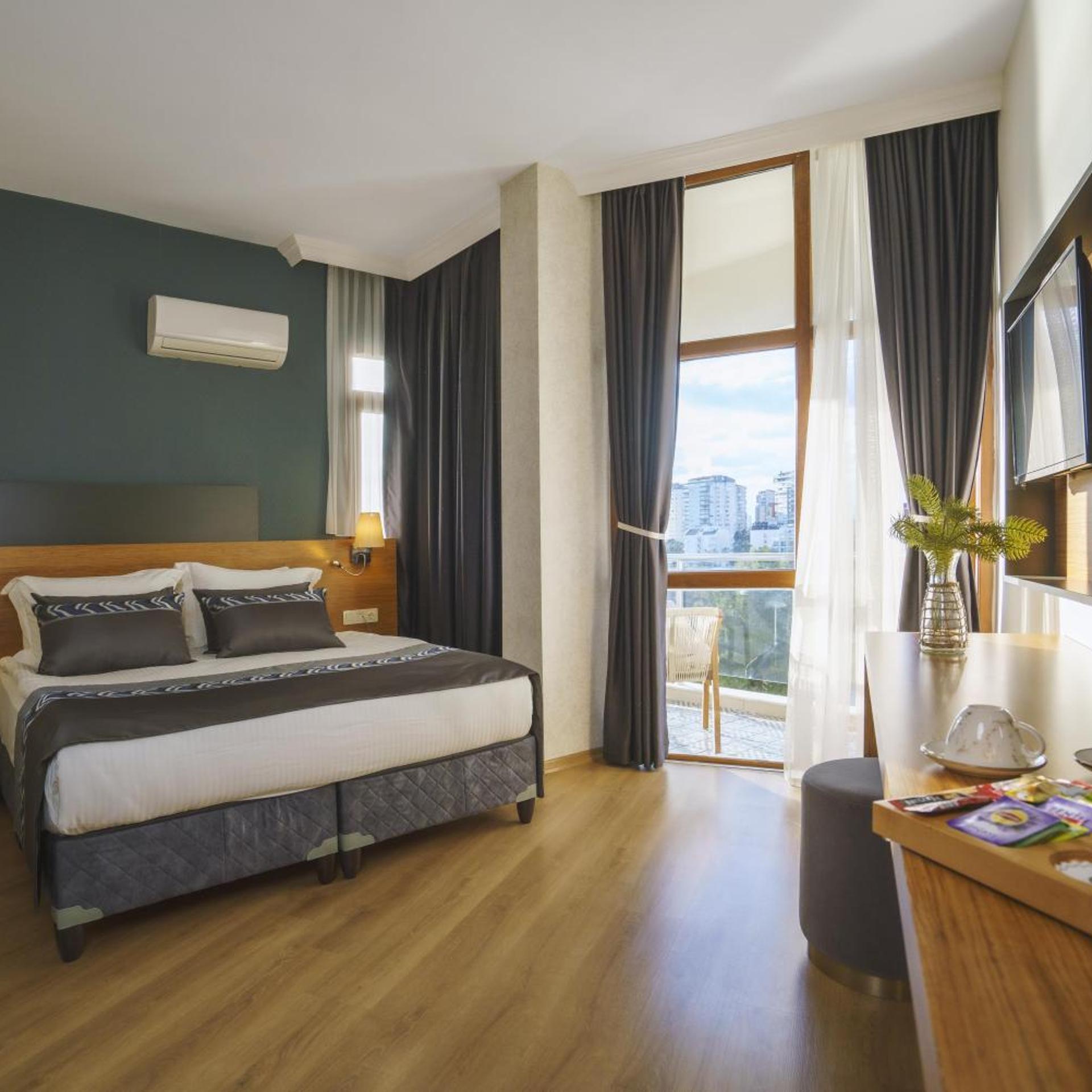 Qinn Hotels 15/50