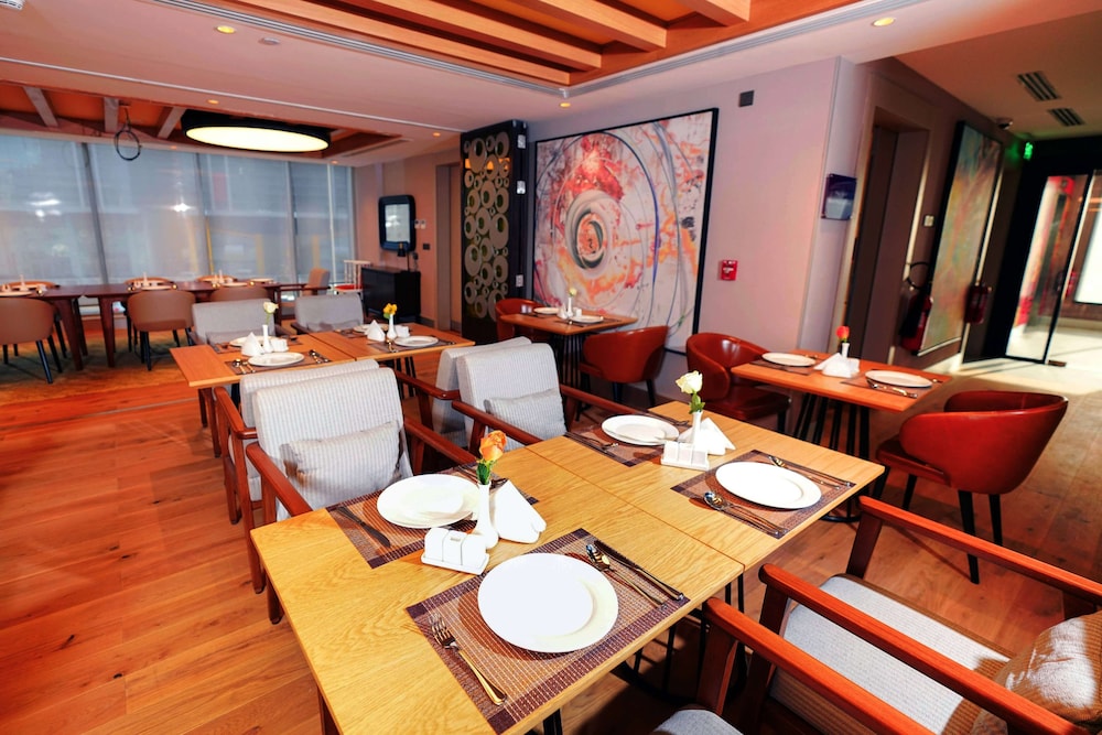 رمادا إنكور باي ويندام كورنيش الخبر(Ramada Encore by Wyndham Al Khobar Corniche) 45/60