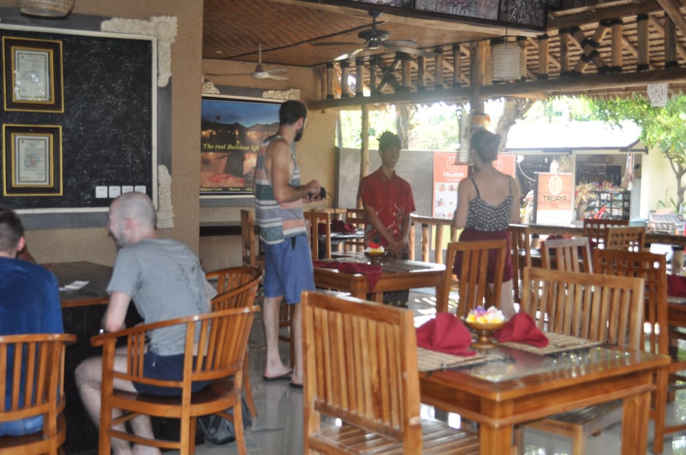 Trijaya Guest House 53/72