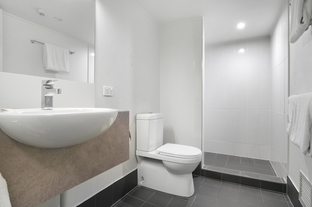 Gladstone Reef Hotel Motel 46/50