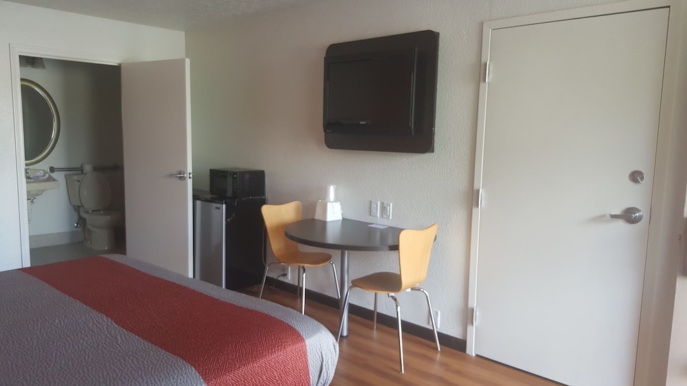 Motel6 Columbus, OH - OSU 25/54