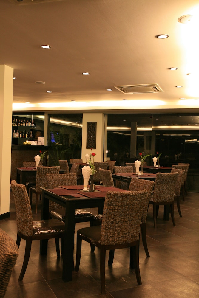 PALM GROVE RESORT 24/42