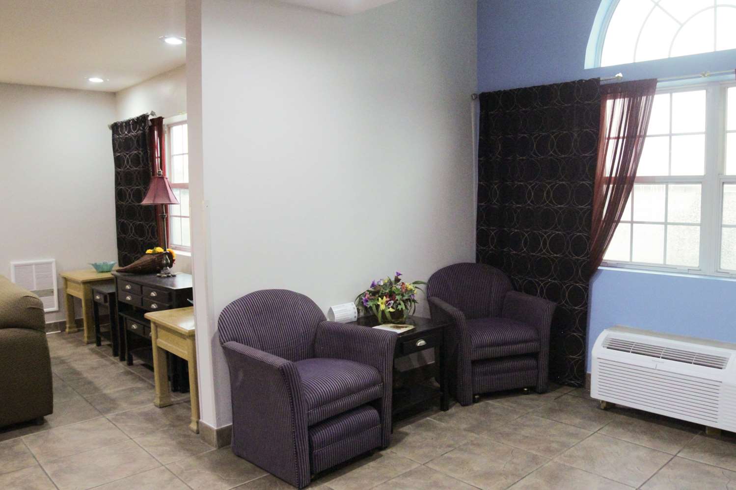 Americas Best Value Inn & Suites Jackson, TN 8/22