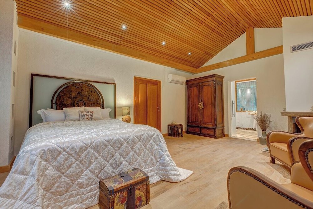 Olympos Lodge 4/50