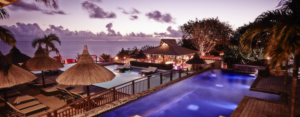 Palm Hotel And Spa in PETITE-ILE