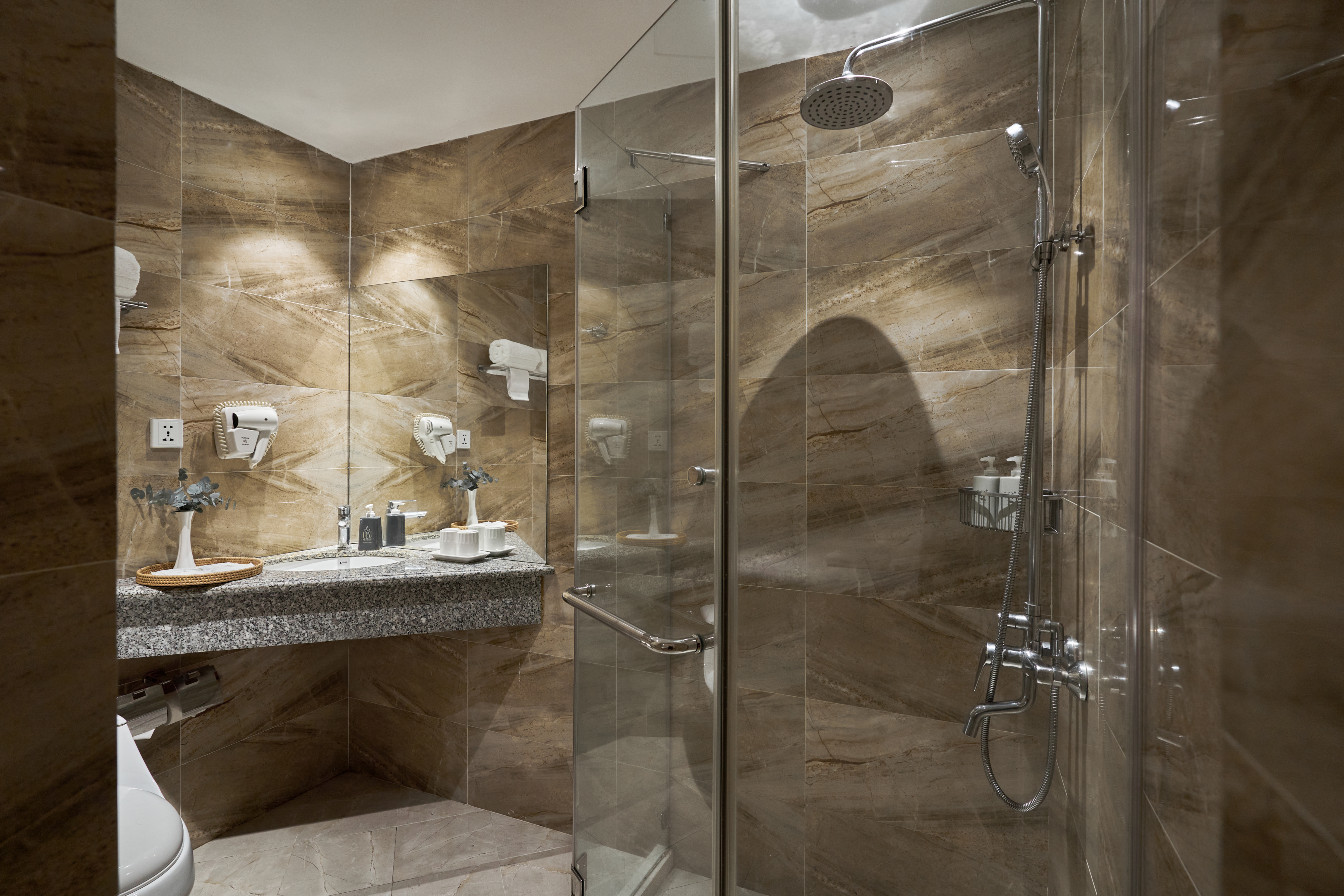 Inner, Superior, No View، Sky Gem Hotel Sora 3/3
