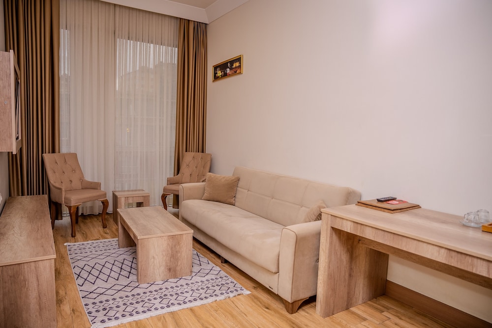 Mari Suites Hotel 51/63