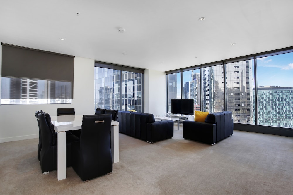 Freshwater Apartments - Corporate Keys 11/71