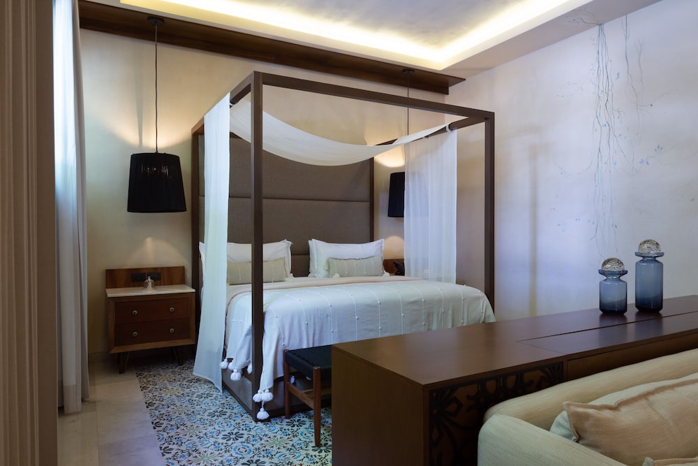 PREMIUM, SUITE, BATHTUB