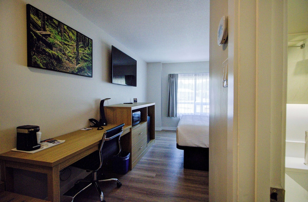 Baymont by Wyndham Gold River 8/60