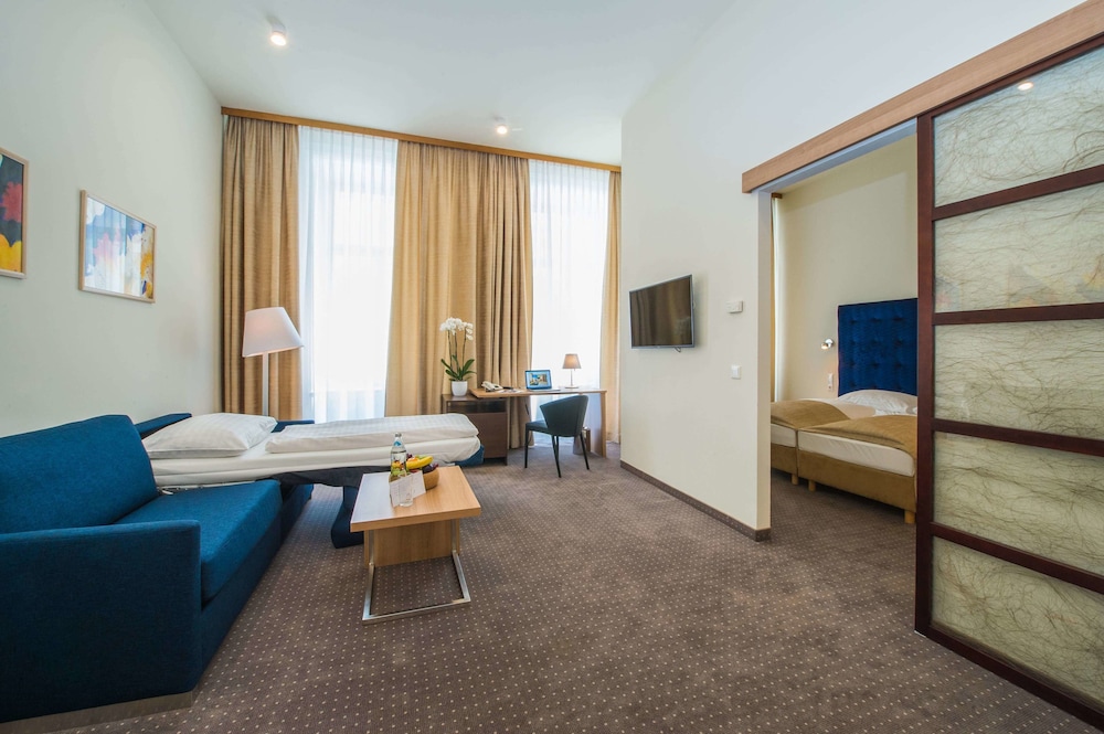 Hilight Suites Hotel 30/49