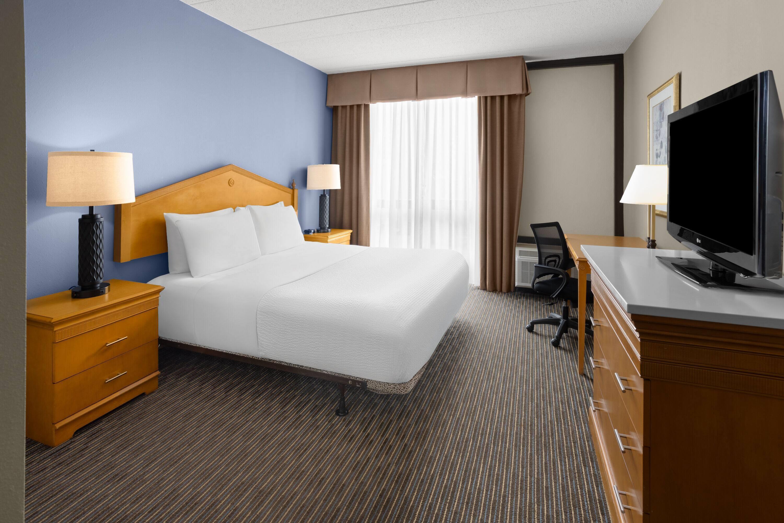 Room, Double Bed, Days Hotel by Wyndham Toms River Jersey Shore 2/8