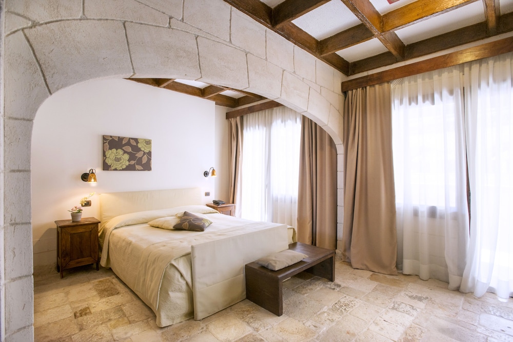 UNA Hotels Regina Bari 23/57