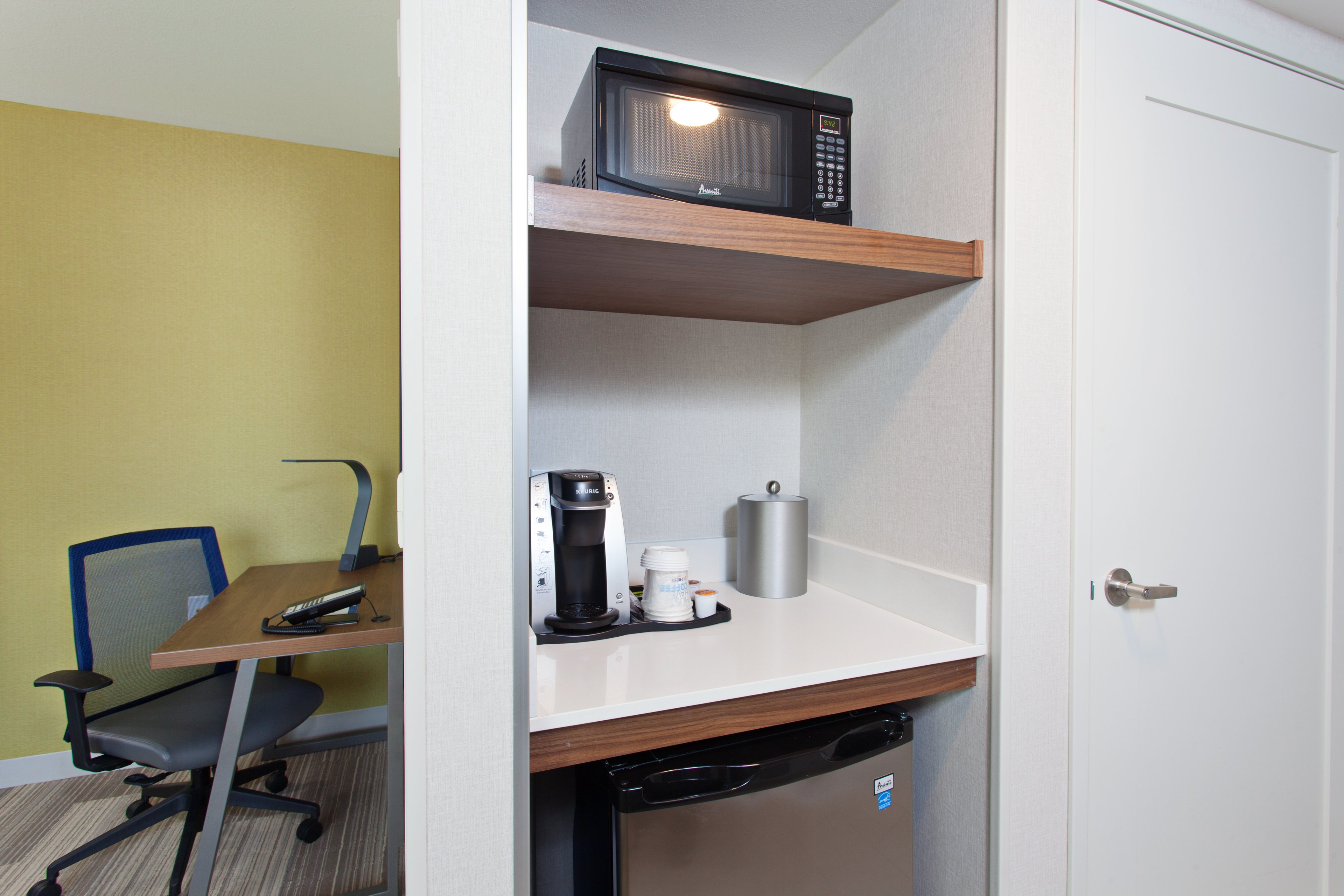 Holiday Inn Express Hotel Suites Pasadena Colorado Boulevard 52/59