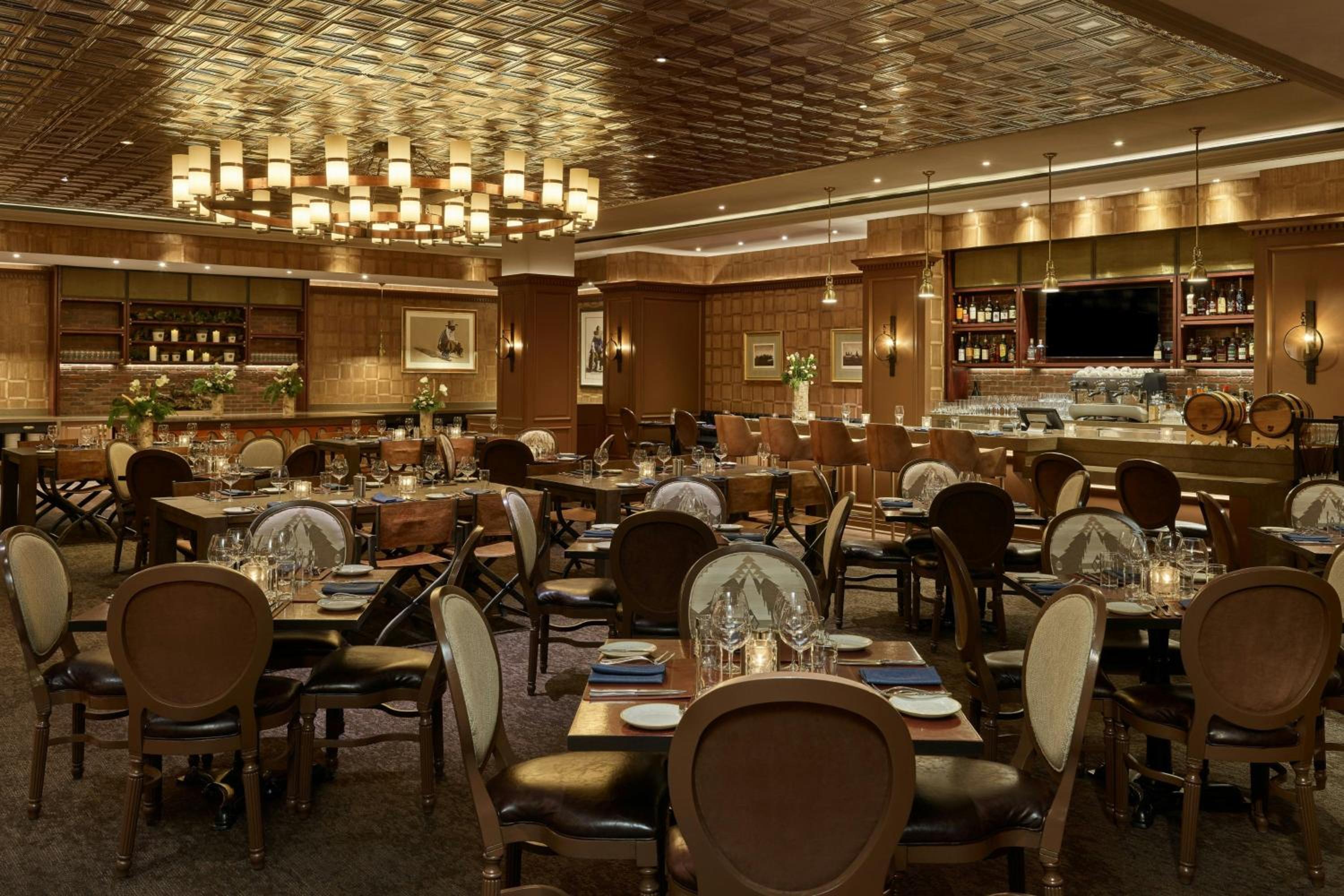 St Regis Residence Club by Frias 25/40
